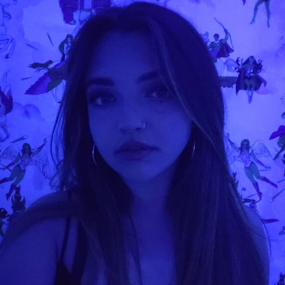 Meet your Posher, Nicole - Picture 1 of 1